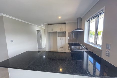 Photo of property in 72 Prince Regent Drive, Half Moon Bay, Auckland, 2012