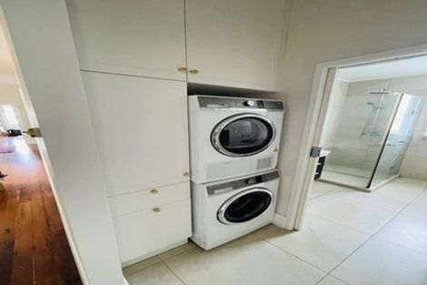 Photo of property in 14 Hanlon Crescent, Narrow Neck, Auckland, 0624