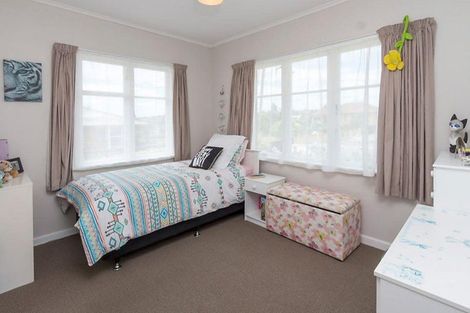Photo of property in 60 Uxbridge Road, Mellons Bay, Auckland, 2014