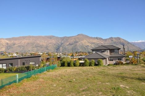 Photo of property in 4 Hoheria Rise, Wanaka, 9305