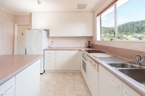 Photo of property in 1 Peterhouse Street, Tawa, Wellington, 5028