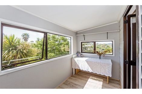 Photo of property in 76a Brian Crescent, Stanmore Bay, Whangaparaoa, 0932