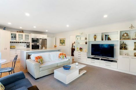 Photo of property in 1 Zara Court, Flat Bush, Auckland, 2016