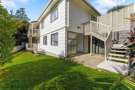 Photo of property in 2/95 Fairclough Road, Beach Haven, Auckland, 0626