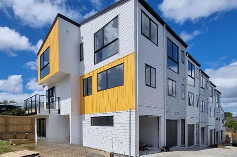 Photo of property in 1/11 Kayle Glen, West Harbour, Auckland, 0618