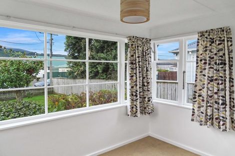 Photo of property in 3 Bryant Grove, Taita, Lower Hutt, 5011