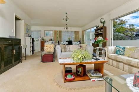 Photo of property in 2/80 Bentley Avenue, Glenfield, Auckland, 0629