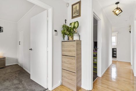 Photo of property in 71 Barrys Road, Glendene, Auckland, 0602