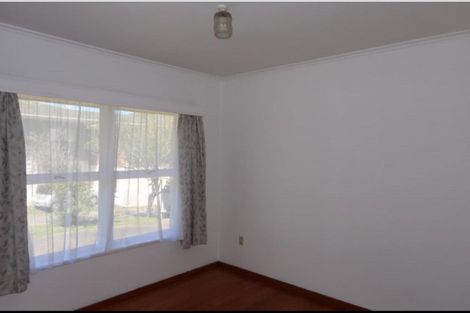 Photo of property in 32 Raleigh Road, Northcote, Auckland, 0627