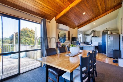 Photo of property in 136 Chamberlain Road, Massey, Auckland, 0614