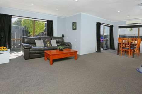 Photo of property in 5 Coey Place, Glen Eden, Auckland, 0602
