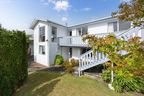 Photo of property in 10 Stallard Place, Glen Eden, Auckland, 0602