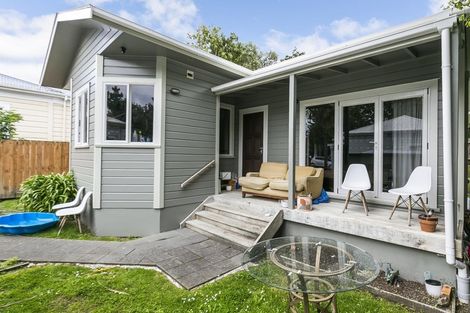 Photo of property in 19a Regent Street, Newtown, Wellington, 6021