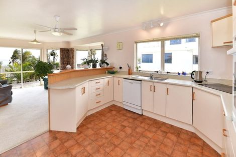 Photo of property in 37 Pacific Parade, Army Bay, Whangaparaoa, 0930