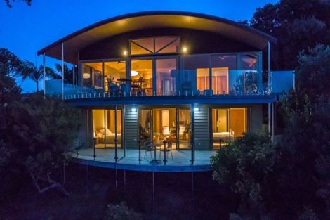 Photo of property in 36 Tutaritari Road, Hahei, Whitianga, 3591