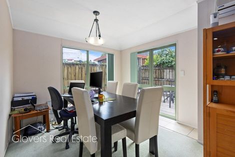 Photo of property in 14 Stockton Place, Glendene, Auckland, 0602