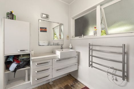 Photo of property in 18 Glenelg Road, Red Beach, 0932