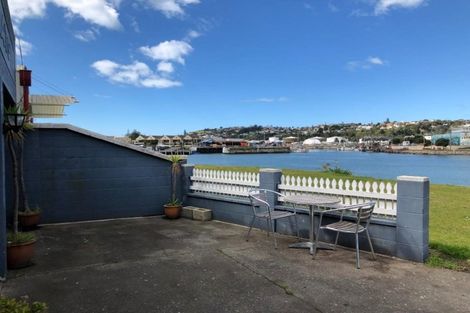 Photo of property in 2/1 Charles Street, Westshore, Napier, 4110