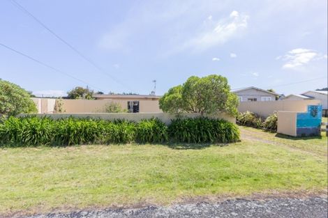 Photo of property in 8 Muapoko Street, Himatangi Beach, Foxton, 4891