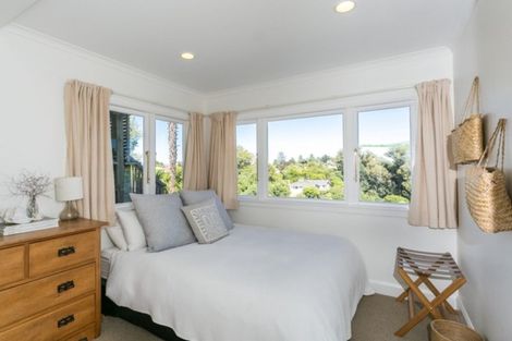 Photo of property in 14 Selwyn Road, Hospital Hill, Napier, 4110