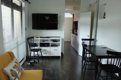 Photo of property in 2/2 Heatherleigh Rise, Northcross, Auckland, 0632