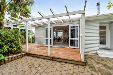 Photo of property in 66 Huatoki Street, Vogeltown, New Plymouth, 4310