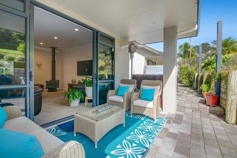 Photo of property in 12 Hobbs Road, Matakatia, Whangaparaoa, 0930