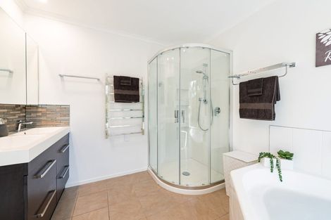 Photo of property in 11 Spinnaker Point, Haruru, 0204