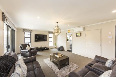 Photo of property in 3 Rangeview Drive, Kelvin Grove, Palmerston North, 4414