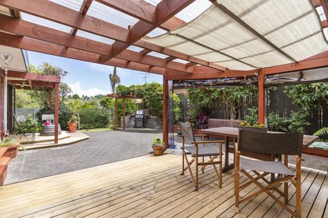 Photo of property in 15 Pinewood Grove, Botany Downs, Auckland, 2010