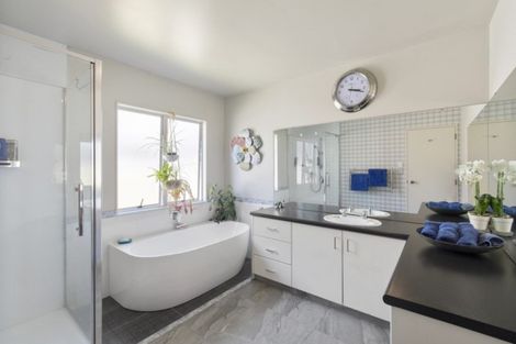 Photo of property in 21 Gardone Terrace, Conifer Grove, Takanini, 2112