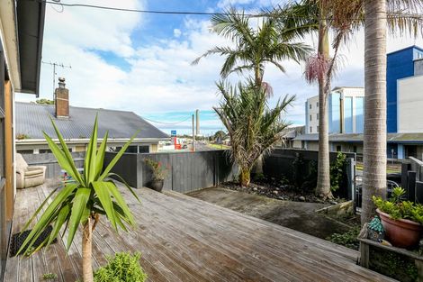 Photo of property in 63 Breakwater Road, Moturoa, New Plymouth, 4310