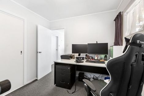 Photo of property in 16 Kearney Place, Massey, Auckland, 0614