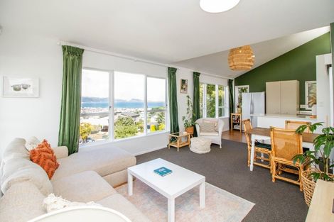 Photo of property in 1 Jacaranda Grove, Maungaraki, Lower Hutt, 5010