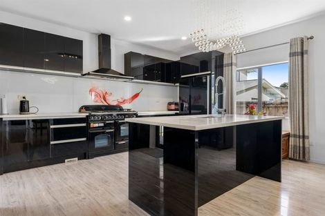 Photo of property in 9 Gwendoline Avenue, Te Atatu Peninsula, Auckland, 0610