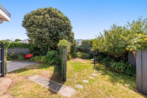 Photo of property in 5 Eruini Street, Waikanae Beach, Waikanae, 5036