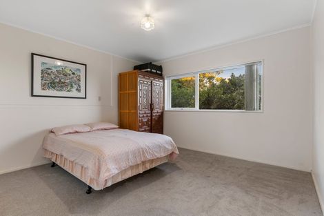 Photo of property in 6 Chelsea View Drive, Chatswood, Auckland, 0626