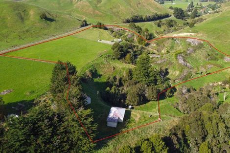 Photo of property in 496 Pukeatua Road, Dannevirke, 4975