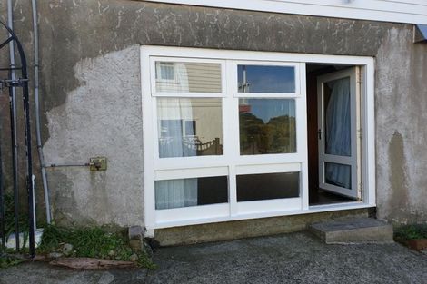 Photo of property in 2 Manitoba Place, Kingston, Wellington, 6021