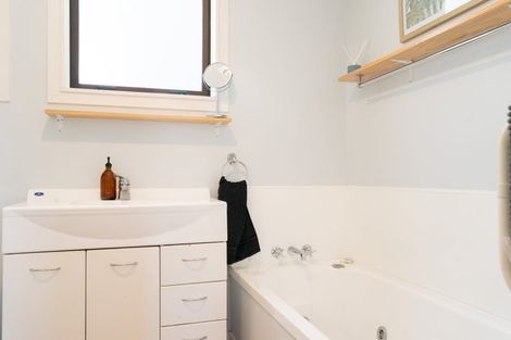 Photo of property in 31 Cheltenham Terrace, Newlands, Wellington, 6037