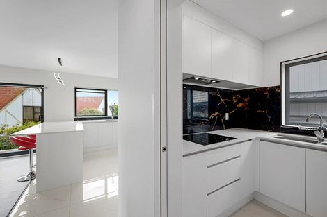 Photo of property in 25a Athena Drive, Totara Vale, Auckland, 0629