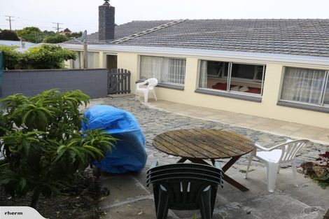 Photo of property in 2 Cambridge Place, Holmes Hill, Oamaru, 9401