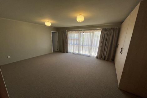Photo of property in 15 Sequoia Grove, Merrilands, New Plymouth, 4312