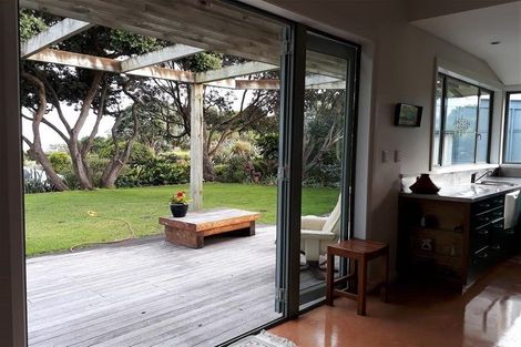 Photo of property in 137 Wellington Road, Paekakariki, 5034