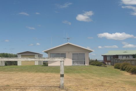 Photo of property in 60 Pukehina Parade, Pukehina, 3189