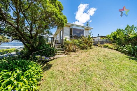Photo of property in 4 Pekanga Road, Normandale, Lower Hutt, 5010