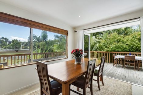 Photo of property in 10 Lyons Avenue, Murrays Bay, Auckland, 0630