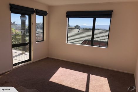 Photo of property in 32 Kilkenny Place, Fitzherbert, Palmerston North, 4410