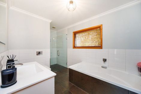 Photo of property in 9 Awatea Terrace, Hokowhitu, Palmerston North, 4410