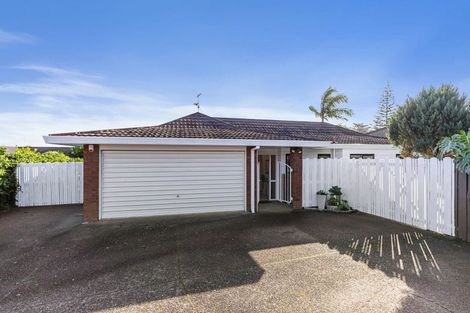 Photo of property in 1/5 Golfland Drive, Golflands, Auckland, 2013